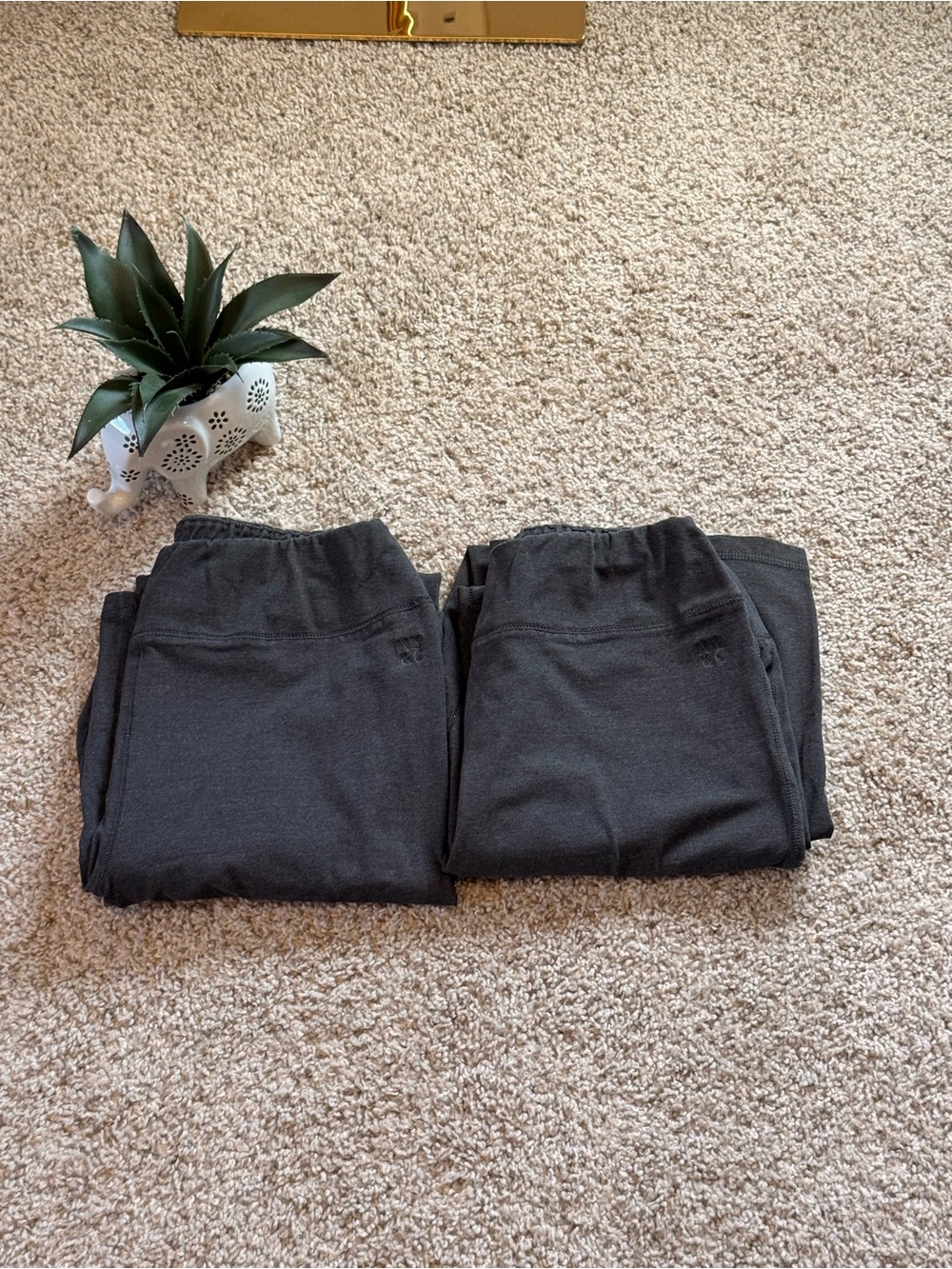 New York & Company Women’s Grey Bootcut Yoga Pants EUC